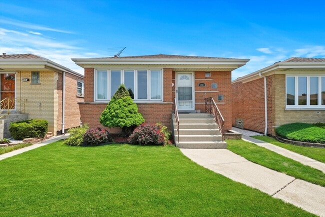 Building Photo - 6023 S Parkside Ave