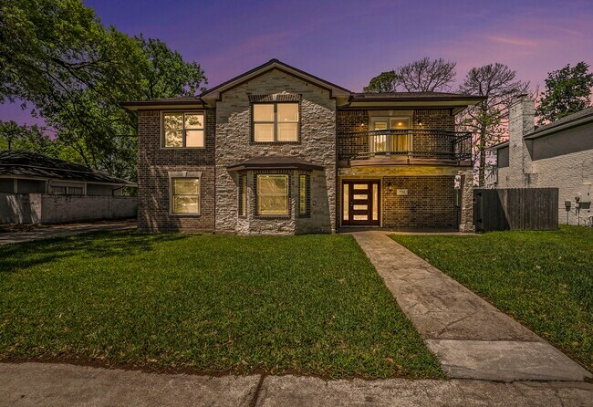 Foto del edificio - 7711 Antoine Dr
