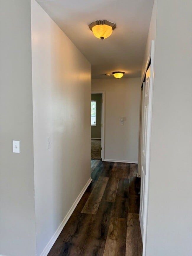 Building Photo - NEW RENTAL! Available Now