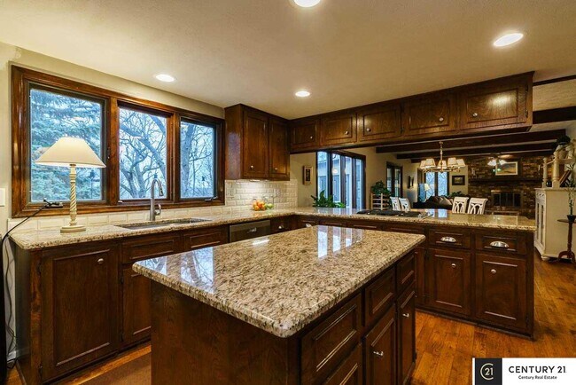 Building Photo - 845 Hidden Hills Dr