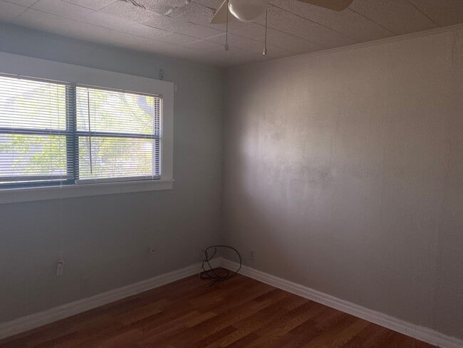 Building Photo - 809-811-811 E Cherry St