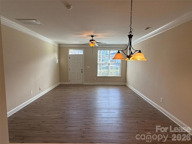 Foto del edificio - 371 Beacon St NW