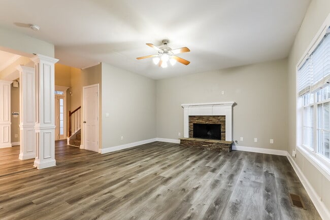 Building Photo - 9993 Village S Dr