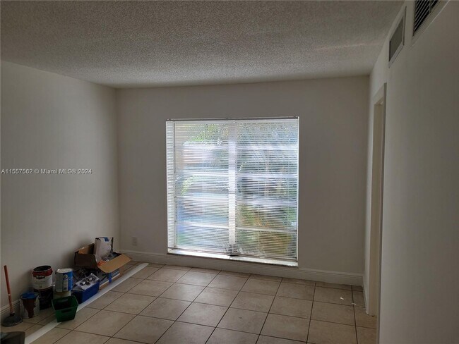 Foto del edificio - 4455 Treehouse Ln