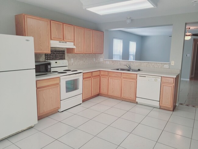 Building Photo - 1518 Range Field