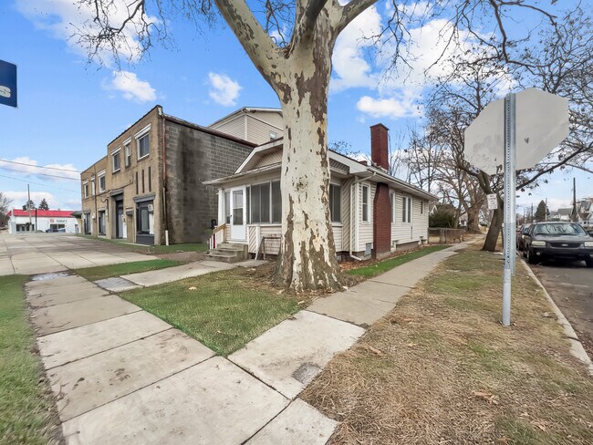 Foto del edificio - 3928 Upton Ave