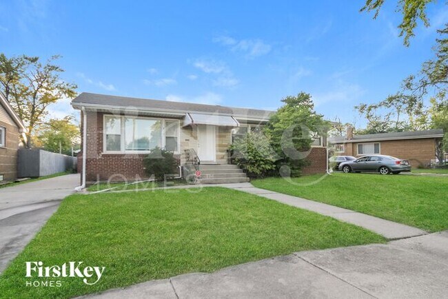Building Photo - 810 North Maple Drive