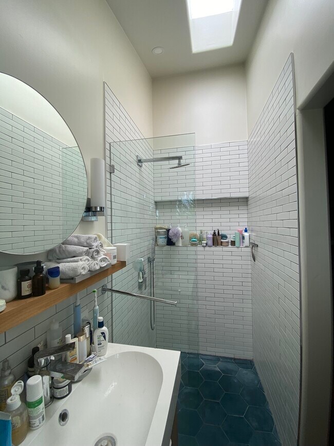 Building Photo - 1067 N Bonnie Beach Pl
