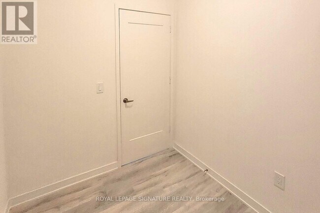 Photo du bâtiment - 121 Lower Sherbourne St