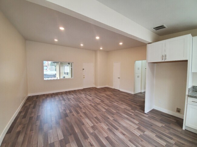 Foto del edificio - 15480 Moorpark St