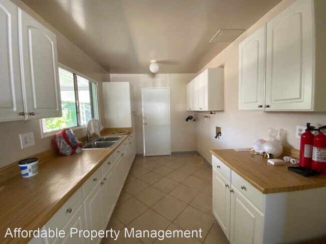 Building Photo - 3 br, 1 bath House - 1716 Farmstead Ave.