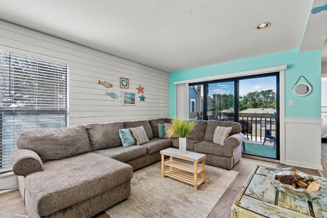 Building Photo - 9661 Shore Dr
