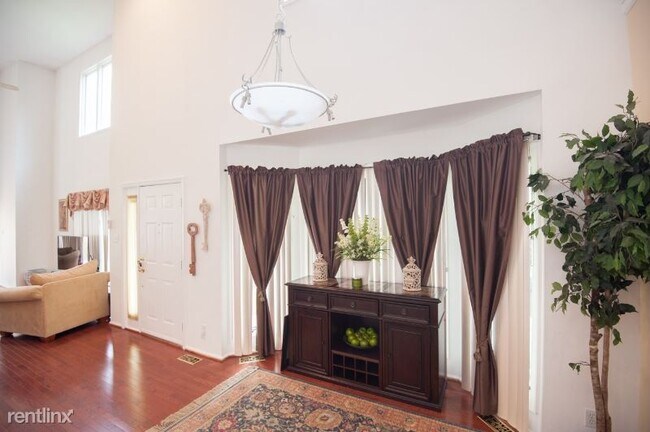 Building Photo - 3 br, 2 bath Townhome - 475 Brittany Lane