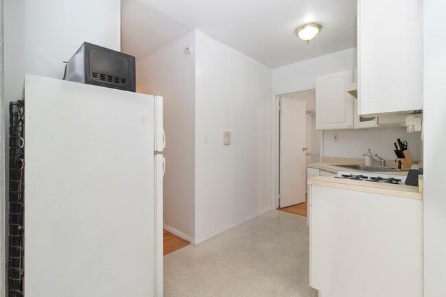 Foto del edificio - 327 E 92nd St