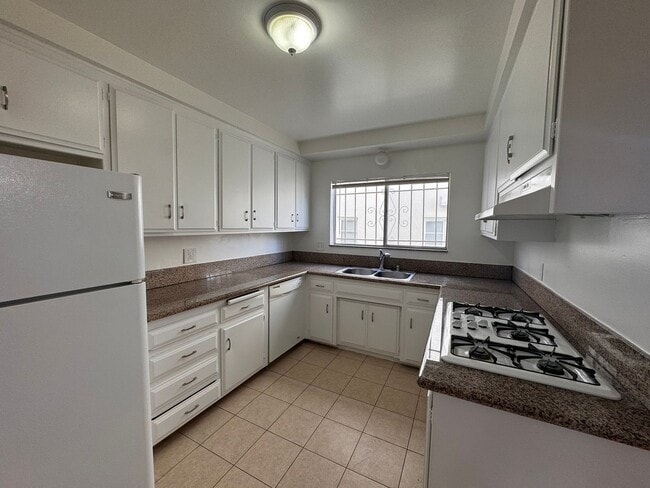 Building Photo - 1065 S Holt Ave