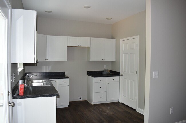 Foto del edificio - Nice 3 Bedroom 1 1/2 Bath Newly Renovated Shelby Park Home!