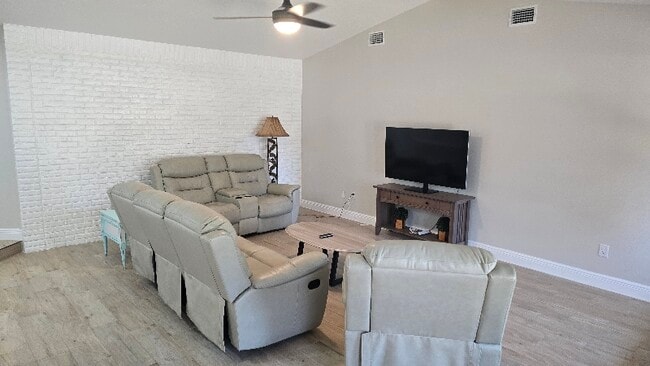 Building Photo - 1315 Armory Dr NE