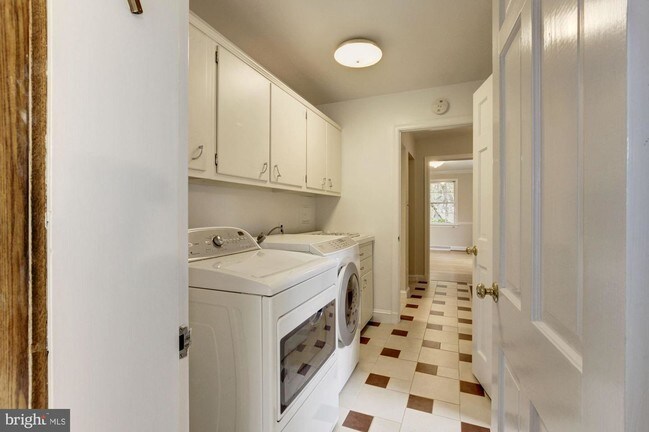 Building Photo - 7700 Persimmon Tree Ln