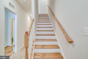 Building Photo - 612 Totten Pl NE