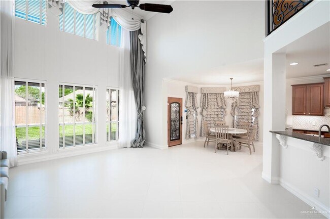 Building Photo - 2405 San Alejandro St