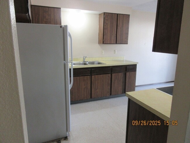 Building Photo - Spacious and very clean