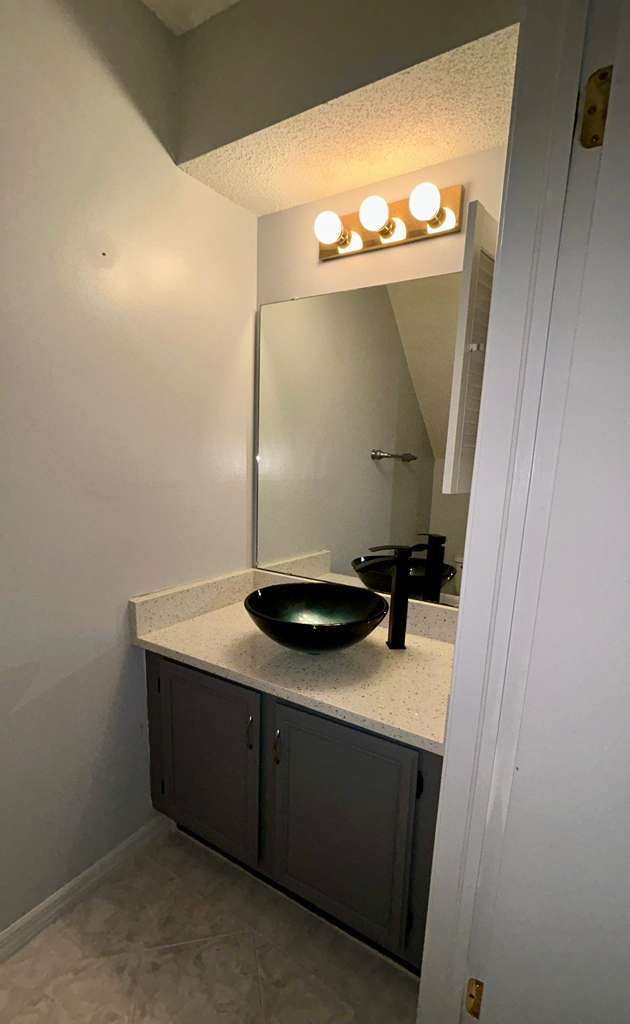 Foto del edificio - 3015 Candlewyck Ln E