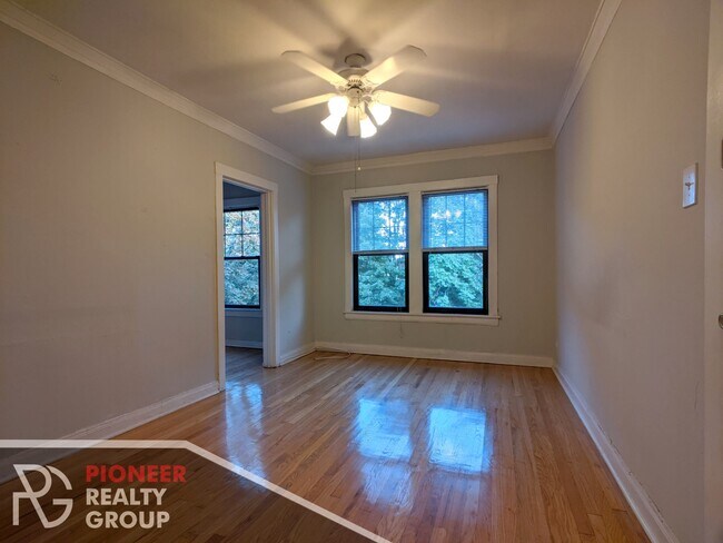 Foto del edificio - 3008 N Racine Ave