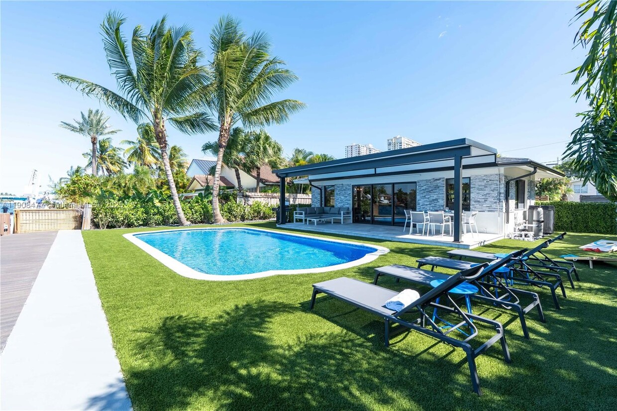 Foto principal - 309 S Riverside Dr