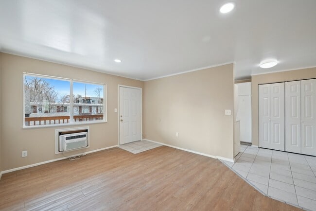 Building Photo - 2180 S Lake St