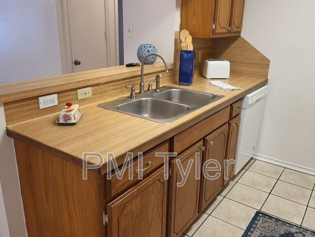 Building Photo - 16124 Shoshone Dr