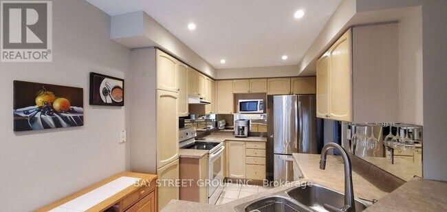 Photo du bâtiment - 5223 Fairford Crescent