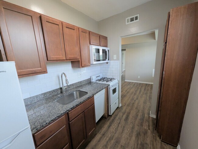 Foto del edificio - 5572 Clemens Ave