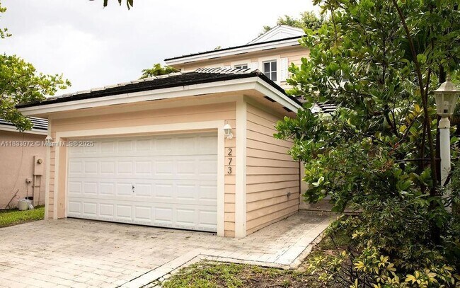 Building Photo - 273 SE 32nd Ave