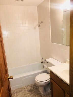 Foto del edificio - 2 Bed/1 Bath updated duplex!
