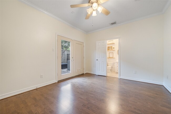 Building Photo - 1515 Hyde Park Blvd