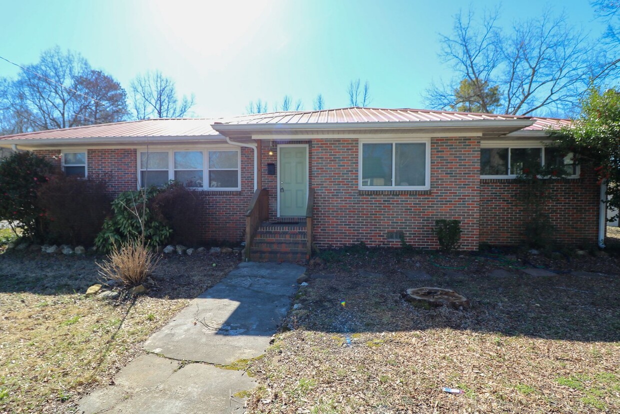 Primary Photo - ALL BRICK HOME CLOSE TO TOWN!