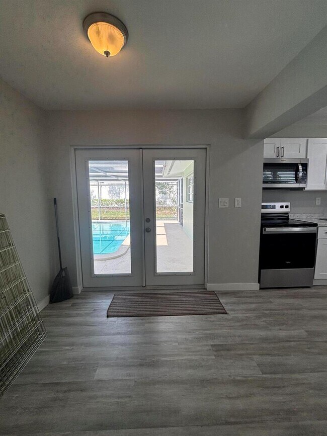 Building Photo - 9109 Bamboo Dr