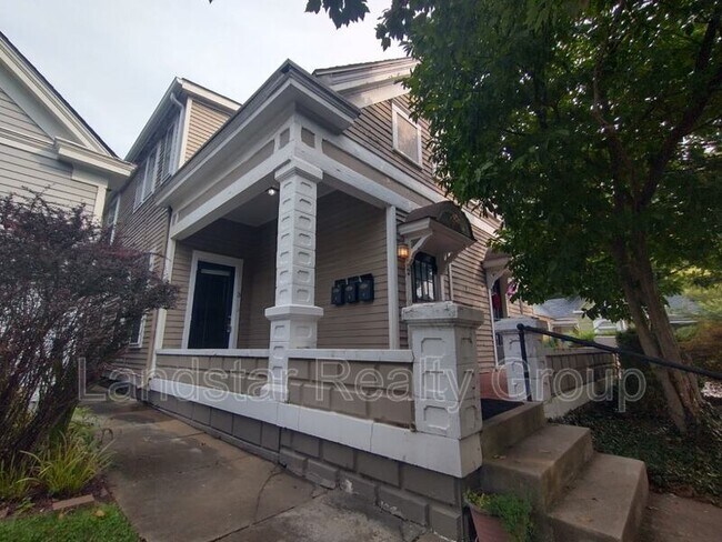 Foto del edificio - 2127 Grinstead Dr