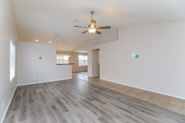 Building Photo - 1409 W 15th Ave