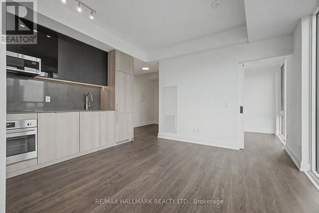 Building Photo - 308 Jarvis St