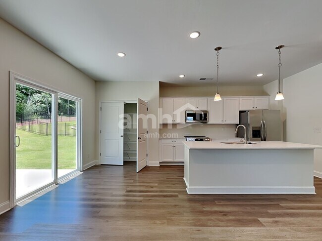 Foto del edificio - 6075 Rosemore Ln