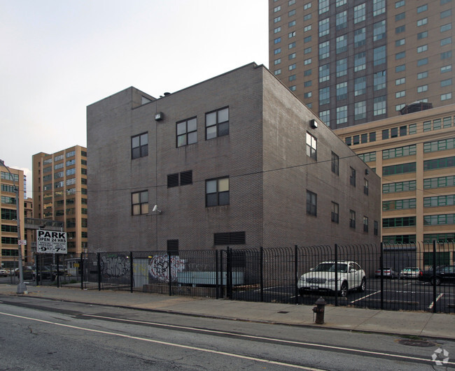 Building Photo - One Brooklyn Bridge Park