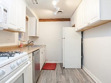 Building Photo - 2052 N Dayton St
