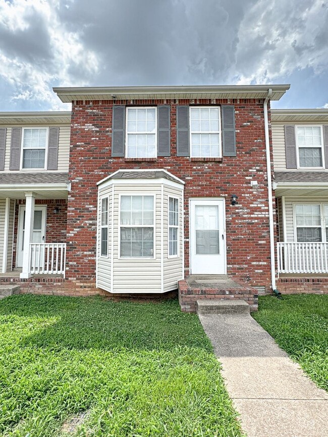 Building Photo - 205 Tree Line Dr