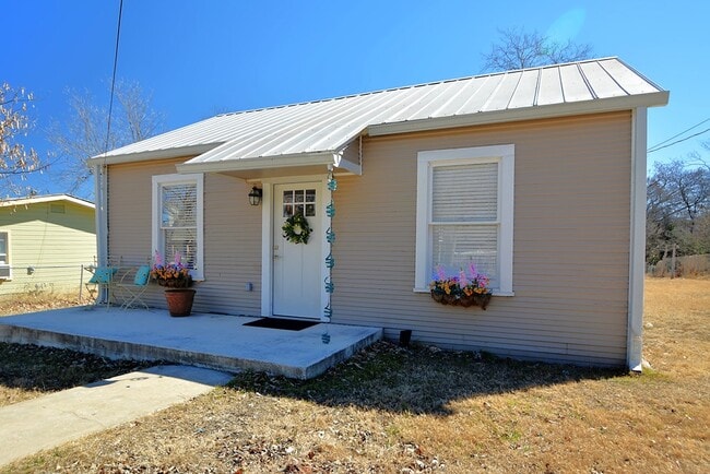 Building Photo - 309 Lowry St