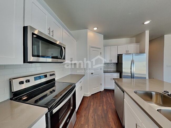 Building Photo - 8971 N 171st Dr