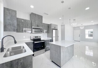 Building Photo - 913 N Woodson Ave
