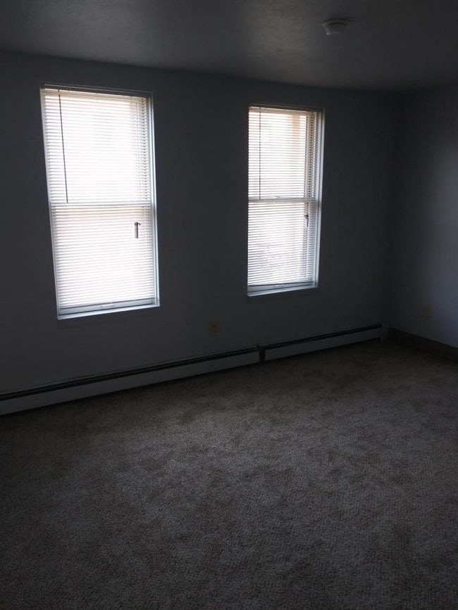 Building Photo - 2 bedroom in Cleveland OH 44102