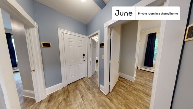 Foto del edificio - Private bedroom in 3 bed/1 bath Home