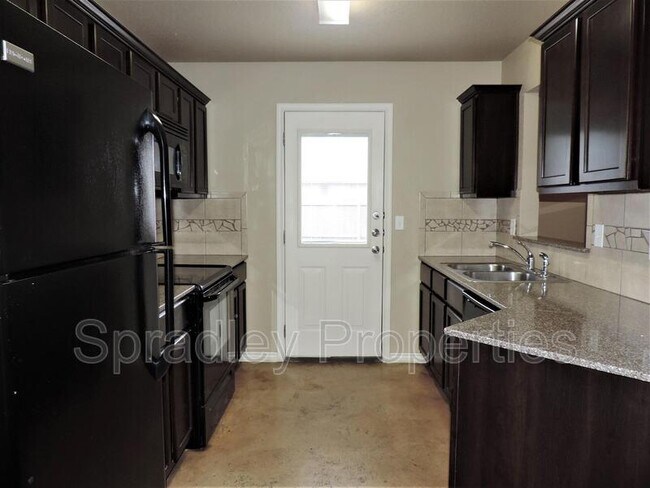 Building Photo - 767 E Ridge Blvd